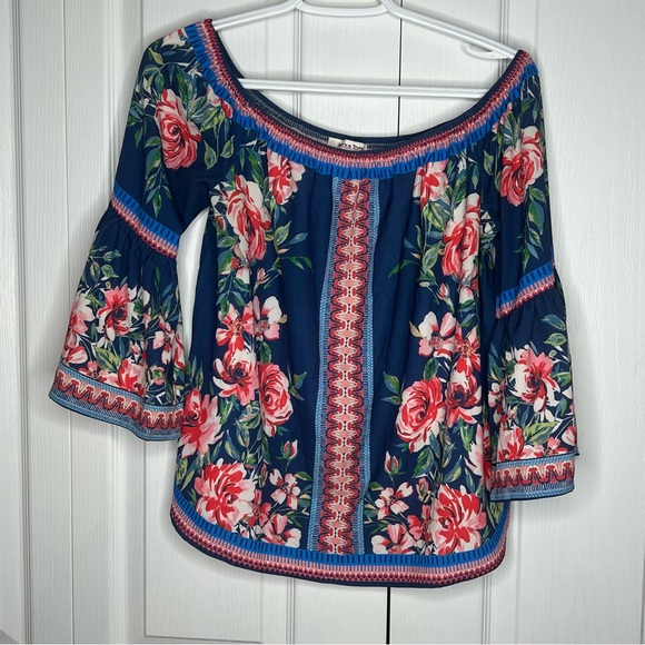 Jealous Tomato Small Women's Off Shoulder Boho Bell Sleeve Top Blue Floral EUC - Picture 2 of 8